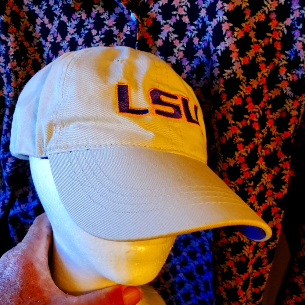 NCAA LSU College baseball cap.